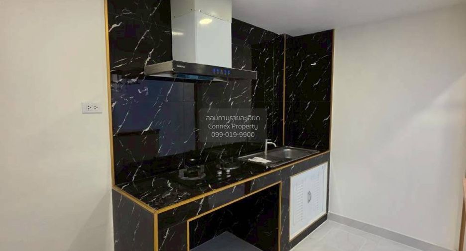 For sale 2 bedrooms townhouse in Mueang Samut Prakan, Samut Prakan