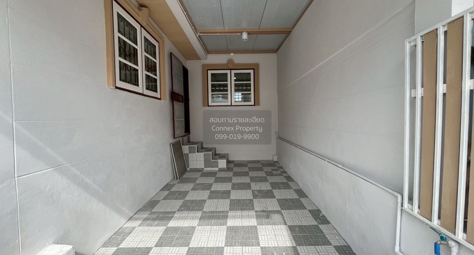 For sale 3 bedrooms townhouse in Prawet, Bangkok