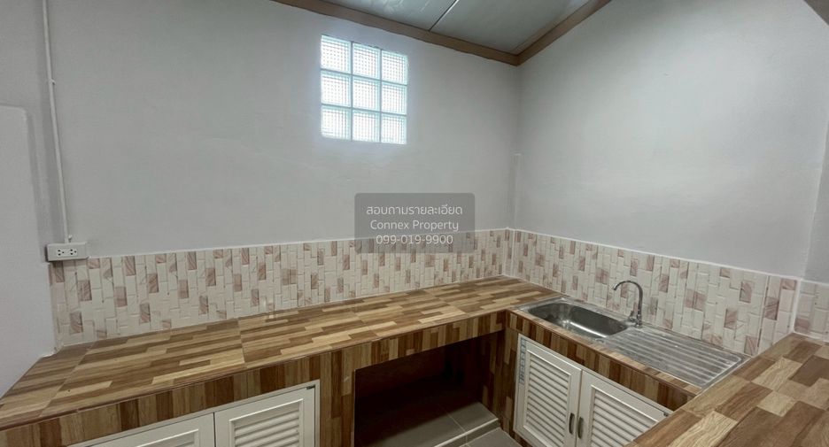 For sale 3 bedrooms townhouse in Prawet, Bangkok
