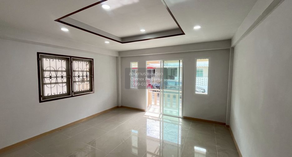 For sale 3 bedrooms townhouse in Prawet, Bangkok