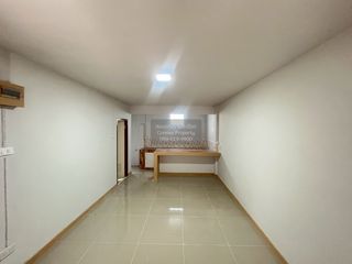 Casa adosada en venta de 3 habitaciones en Prawet, Bangkok
