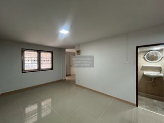 Casa adosada en venta de 3 habitaciones en Prawet, Bangkok