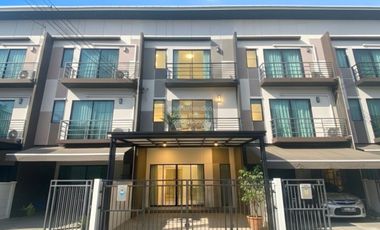 出售 3 卧室 联排别墅 在 Chatuchak, 曼谷
