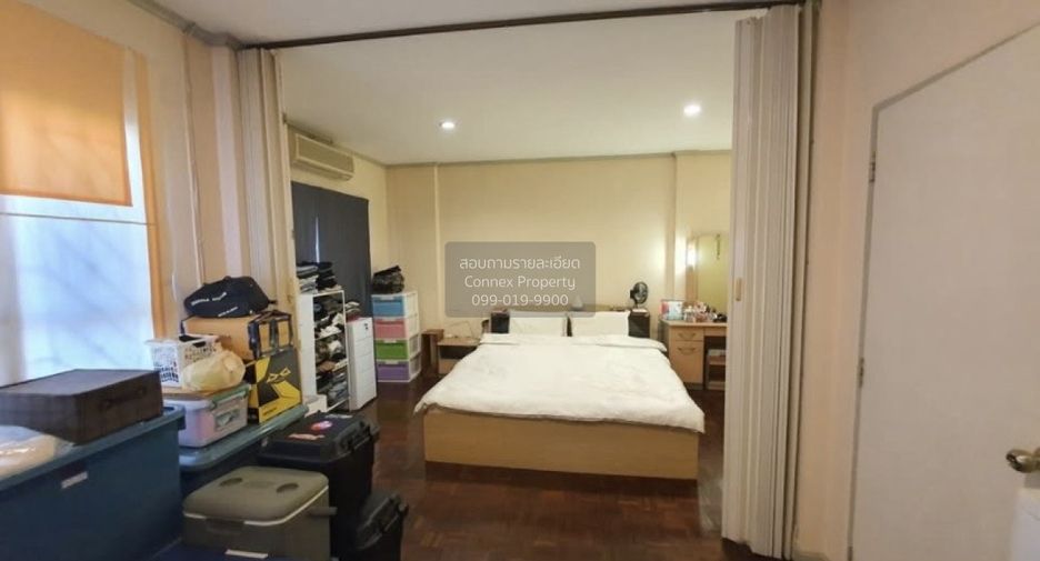 For sale 3 bedrooms townhouse in Khlong Sam Wa, Bangkok