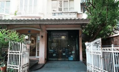 For sale 3 ベッドルーム townhouse in Khlong Sam Wa, Bangkok