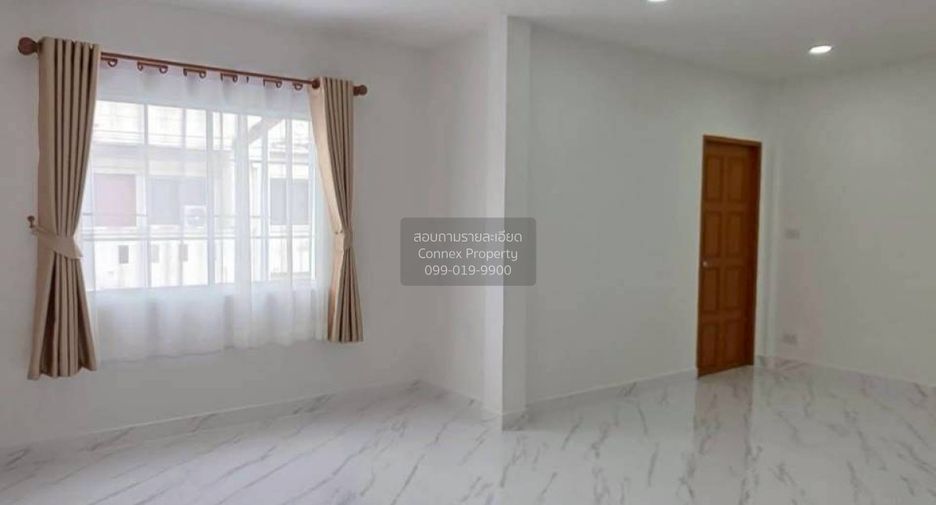 Casa adosada en venta de 3 habitaciones en Thanyaburi, Pathum Thani