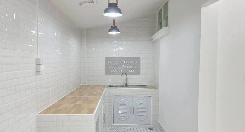 Casa adosada en venta de 3 habitaciones en Thanyaburi, Pathum Thani