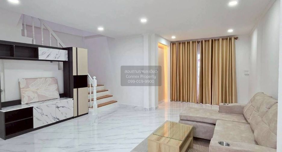 Casa adosada en venta de 3 habitaciones en Thanyaburi, Pathum Thani