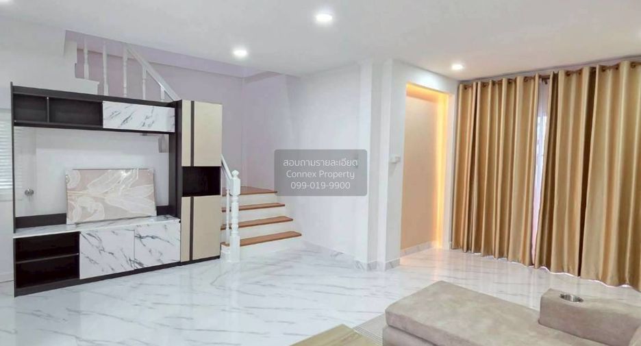Casa adosada en venta de 3 habitaciones en Thanyaburi, Pathum Thani