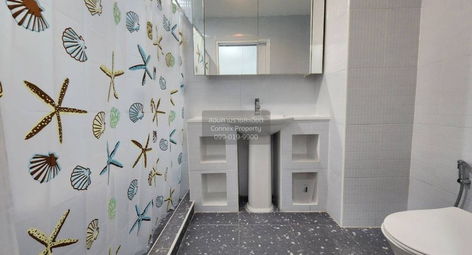 For sale 2 bedrooms condo in Huai Khwang, Bangkok