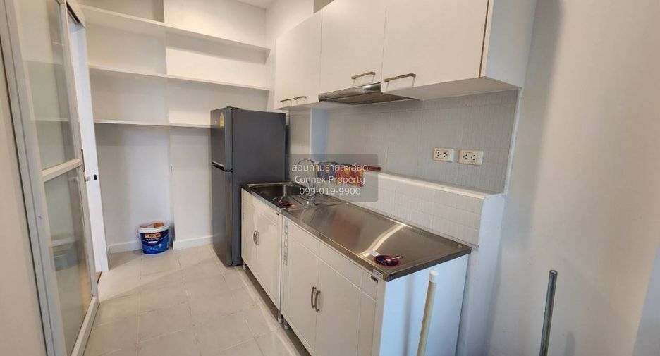 For sale 2 bedrooms condo in Huai Khwang, Bangkok