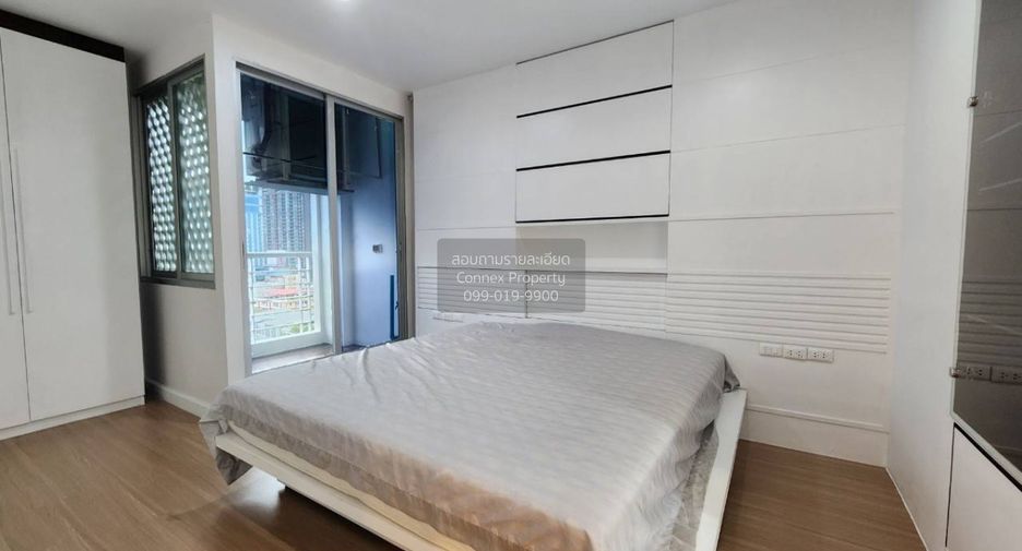 For sale 2 bedrooms condo in Huai Khwang, Bangkok