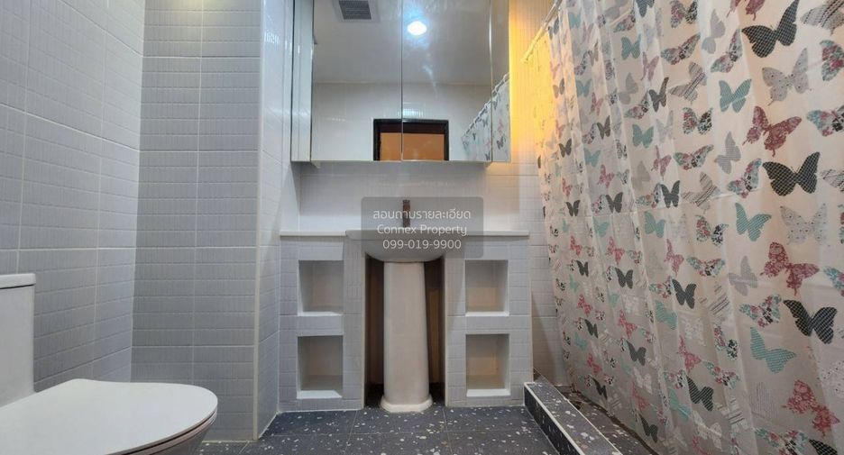 For sale 2 bedrooms condo in Huai Khwang, Bangkok