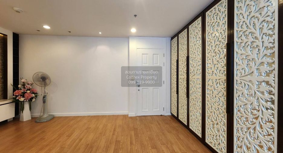 For sale 2 bedrooms condo in Huai Khwang, Bangkok