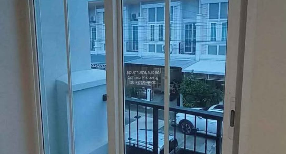 Casa adosada en venta de 4 habitaciones en Bueng Kum, Bangkok
