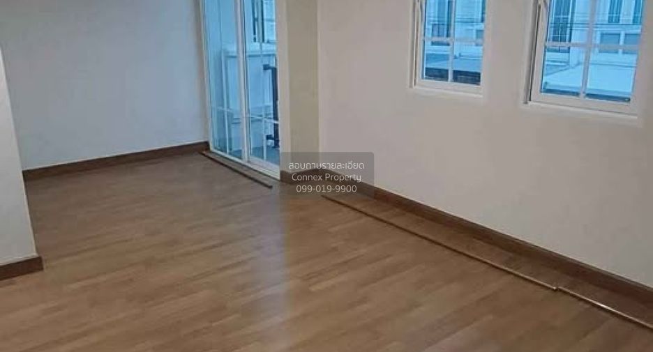 Casa adosada en venta de 4 habitaciones en Bueng Kum, Bangkok