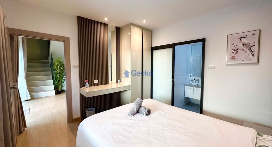 Casa en alquiler de 5 habitaciones en Bang Lamung, Chonburi