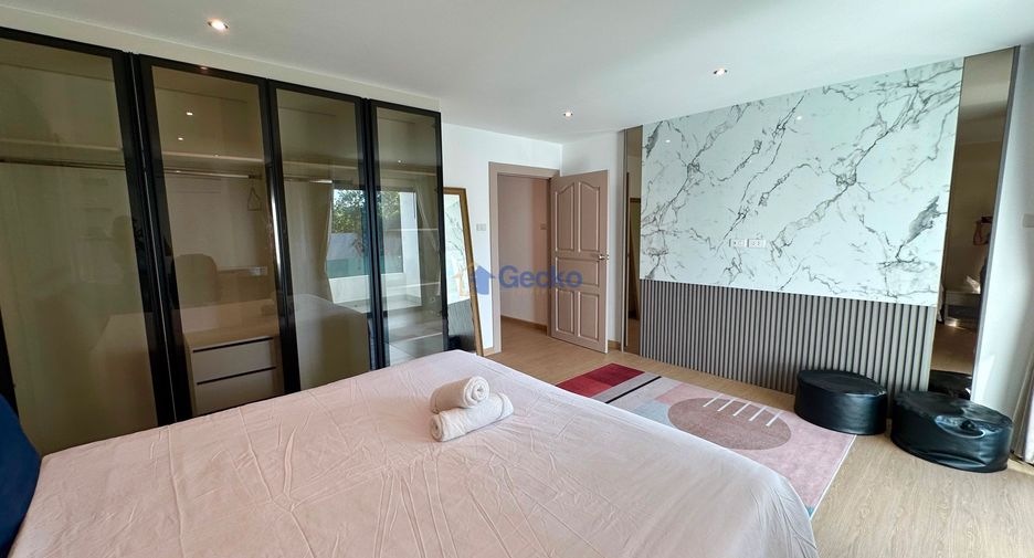 Casa en alquiler de 5 habitaciones en Bang Lamung, Chonburi