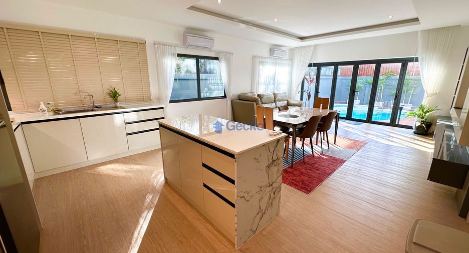 Casa en alquiler de 5 habitaciones en Bang Lamung, Chonburi