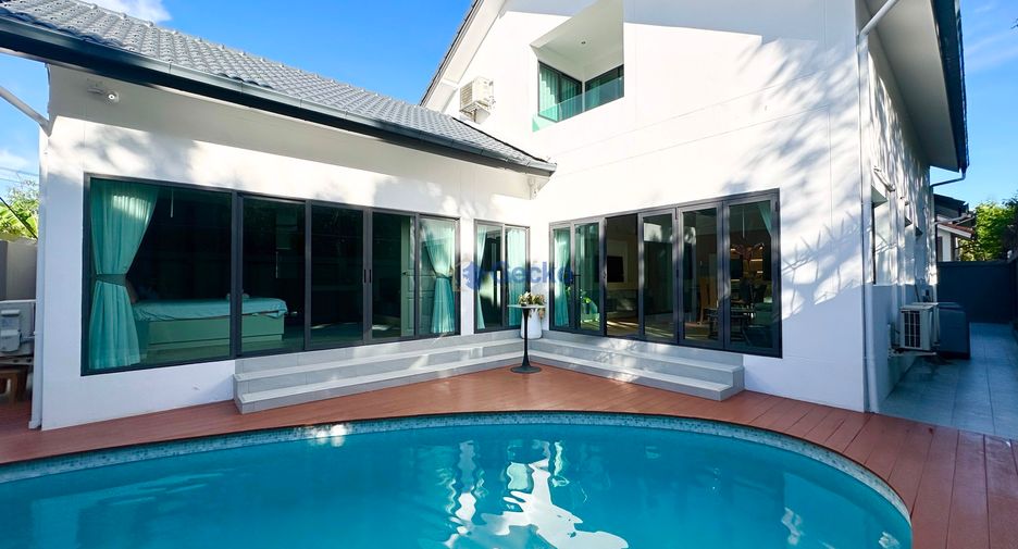 Casa en alquiler de 5 habitaciones en Bang Lamung, Chonburi