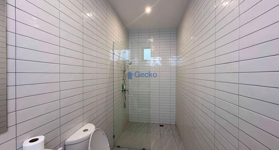 Casa en alquiler de 5 habitaciones en Bang Lamung, Chonburi