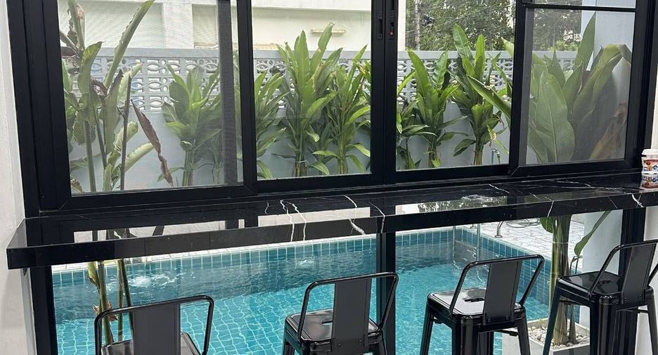 À vendre et à louer 4 chambres villa à Bang Lamung, Chonburi