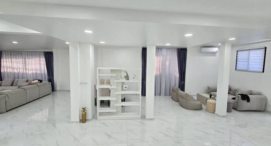 À vendre et à louer 4 chambres villa à Bang Lamung, Chonburi