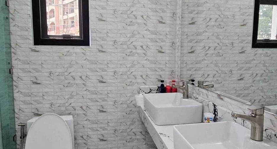 À vendre et à louer 4 chambres villa à Bang Lamung, Chonburi