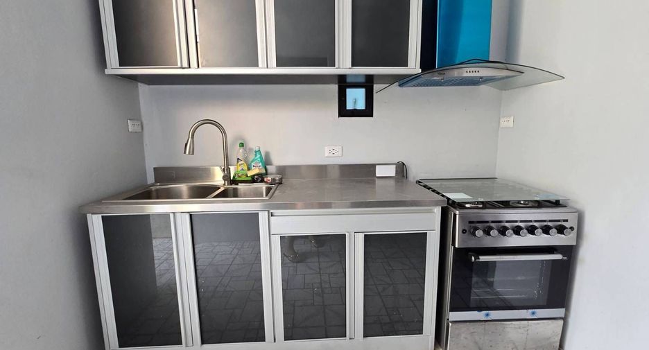 À vendre et à louer 4 chambres villa à Bang Lamung, Chonburi