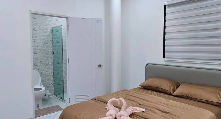À vendre et à louer 4 chambres villa à Bang Lamung, Chonburi
