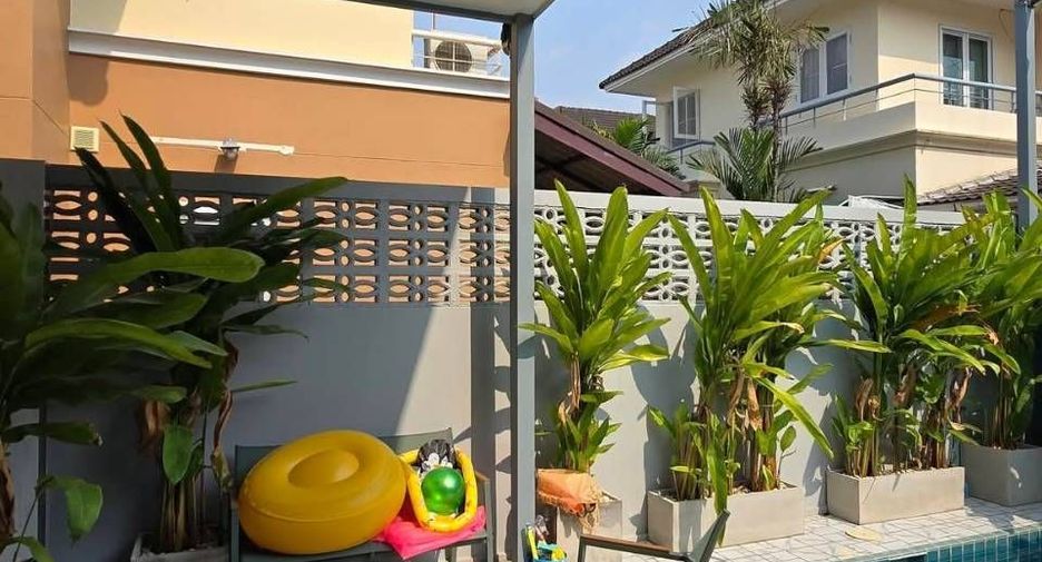 À vendre et à louer 4 chambres villa à Bang Lamung, Chonburi