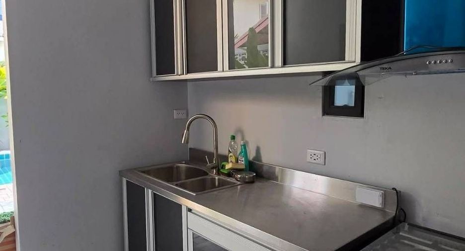 À vendre et à louer 4 chambres villa à Bang Lamung, Chonburi