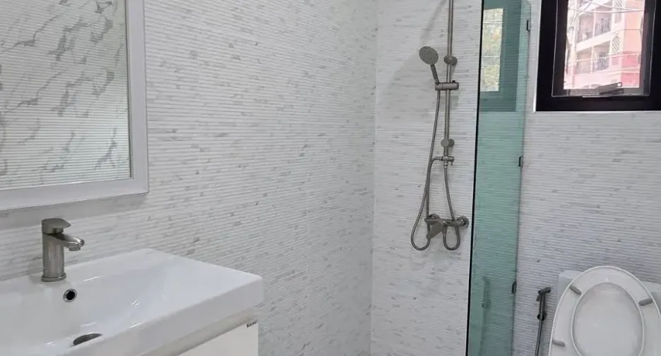 À vendre et à louer 4 chambres villa à Bang Lamung, Chonburi