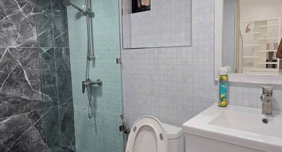 À vendre et à louer 4 chambres villa à Bang Lamung, Chonburi