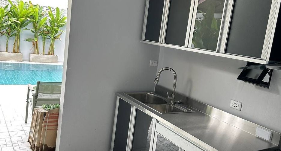 À vendre et à louer 4 chambres villa à Bang Lamung, Chonburi