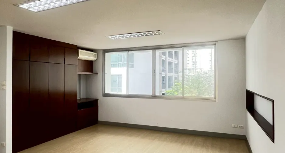For rent office in Khlong Toei, Bangkok