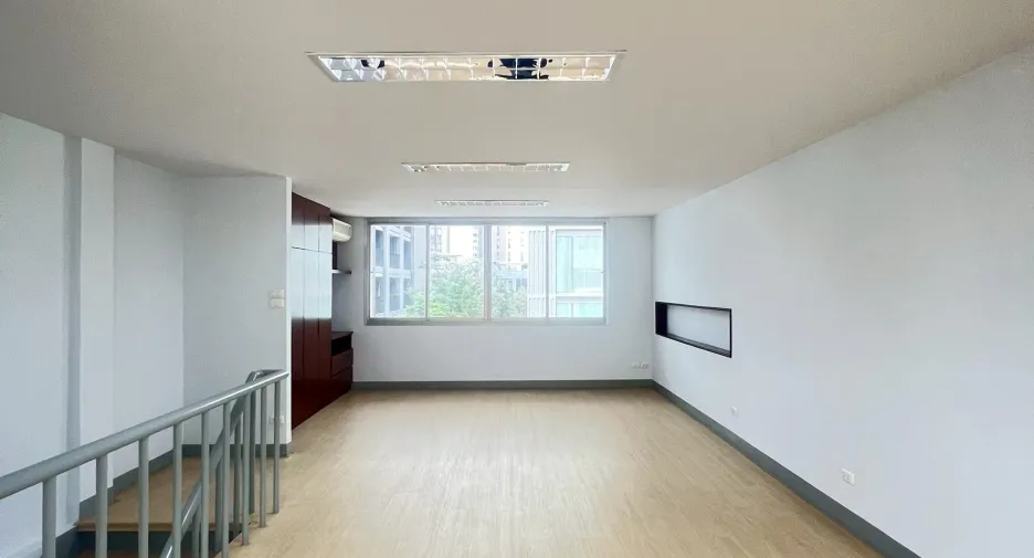 For rent office in Khlong Toei, Bangkok