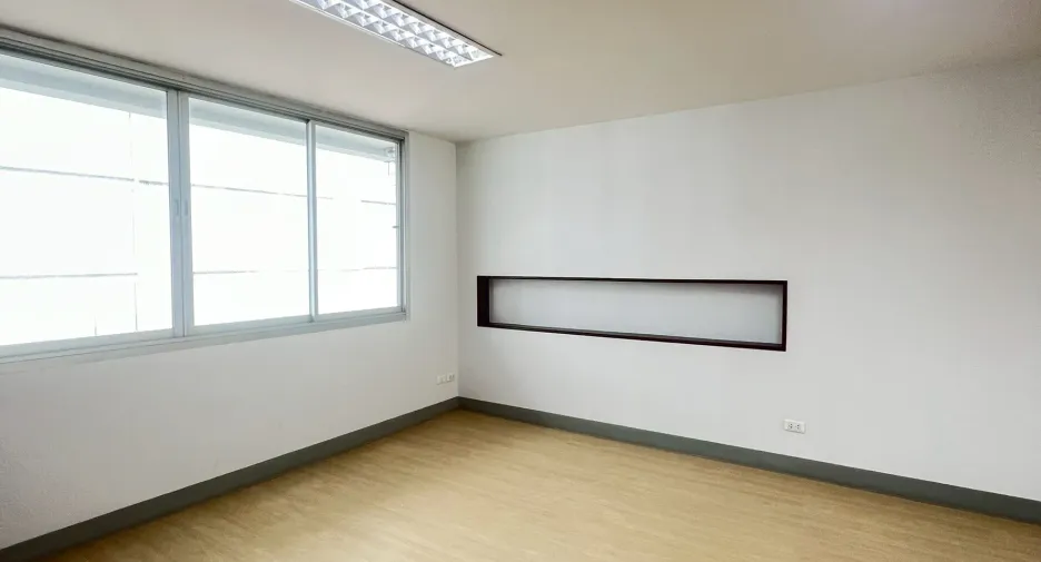 For rent office in Khlong Toei, Bangkok