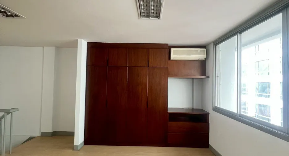 For rent office in Khlong Toei, Bangkok