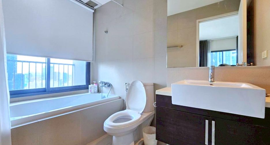 À louer et à vendre 1 chambre condo à Khlong Toei, Bangkok