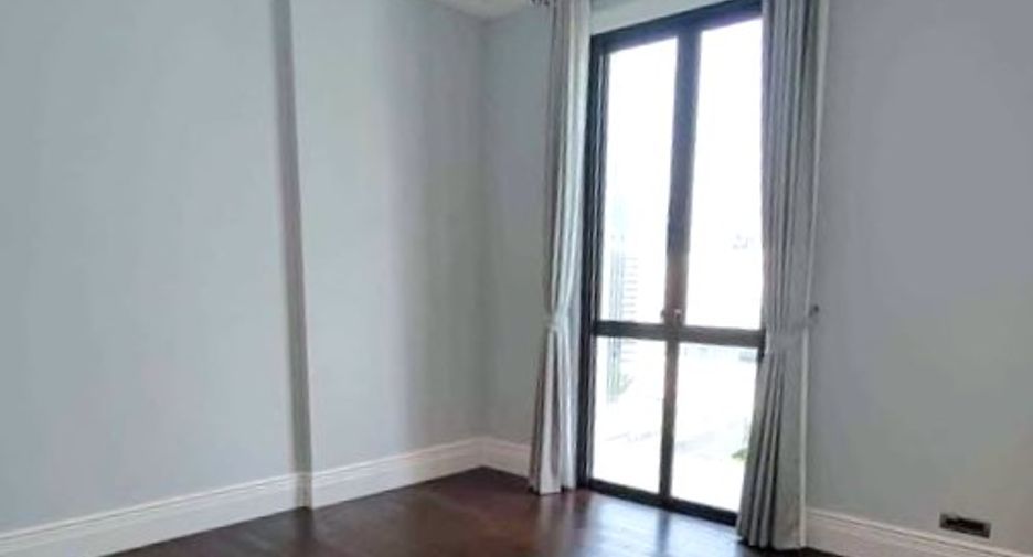 À louer 3 chambres condo à Pathum Wan, Bangkok