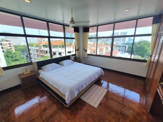 Wohnung zur Miete mit 3 Zimmer in Watthana, Bangkok