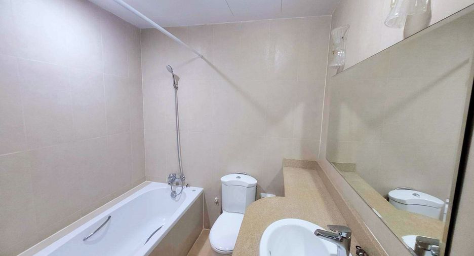 For rent 3 bedrooms condo in Pathum Wan, Bangkok