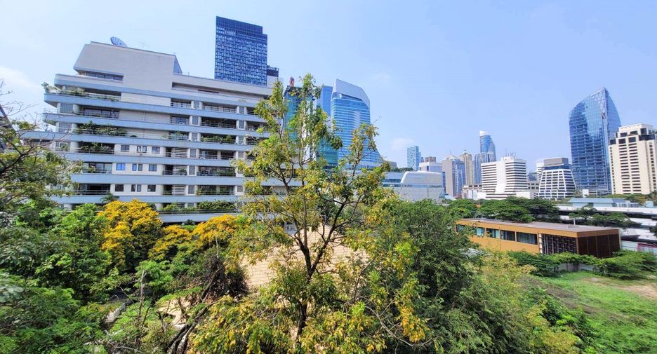 For rent 3 bedrooms condo in Pathum Wan, Bangkok