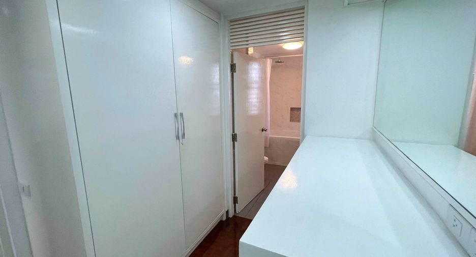 Wohnung zur Miete mit 3 Zimmer in Khlong Toei, Bangkok