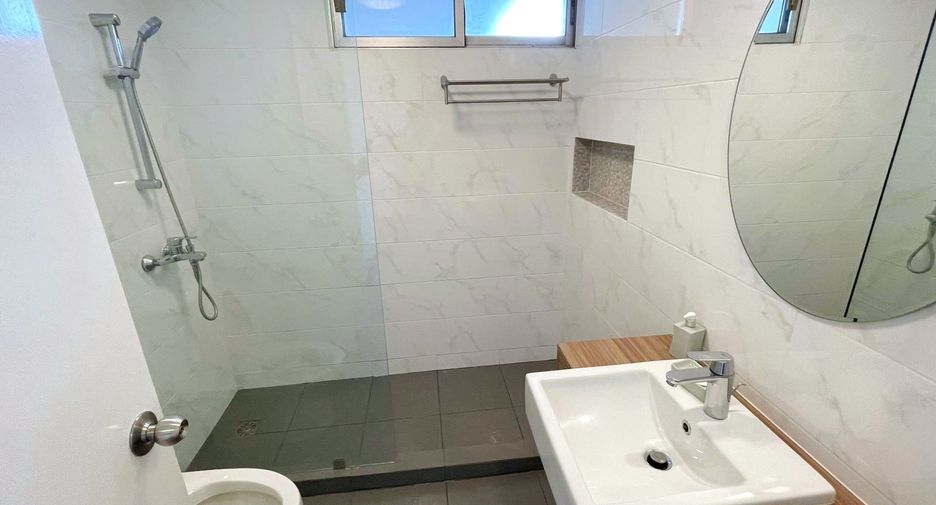 Wohnung zur Miete mit 3 Zimmer in Khlong Toei, Bangkok