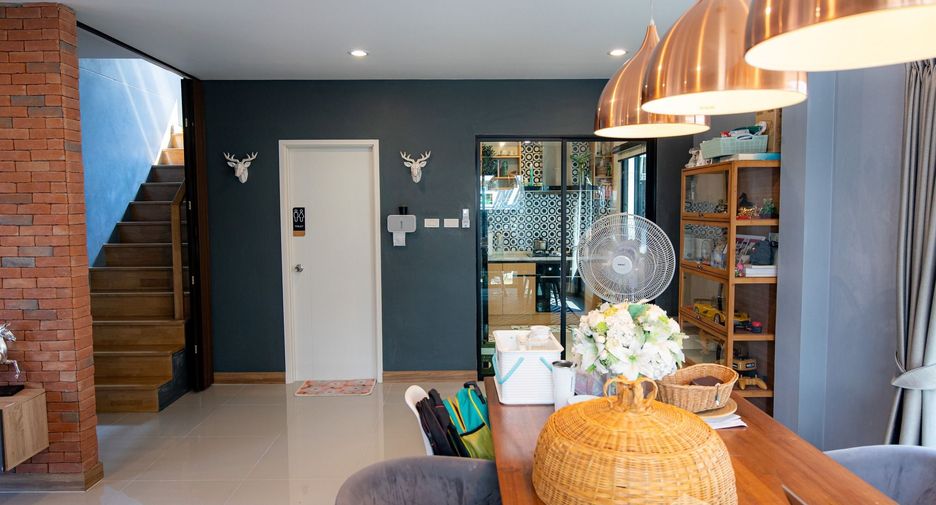 Haus zum Kauf mit 3 Zimmer in Sam Khok, Pathum Thani