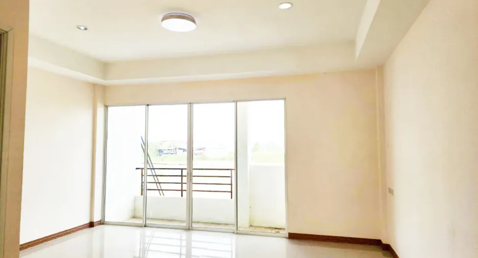 For rent 2 bedrooms townhouse in Lam Luk Ka, Pathum Thani
