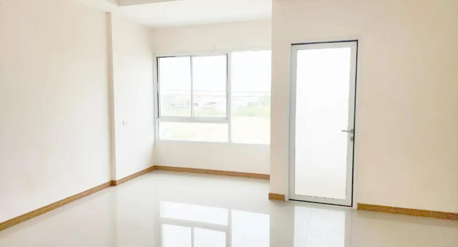 For rent 2 bedrooms townhouse in Lam Luk Ka, Pathum Thani
