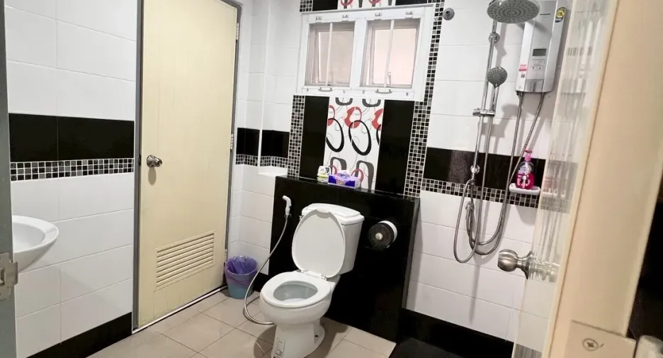 Casa en venta y en alquiler de 3 habitaciones en Mueang Chon Buri, Chonburi